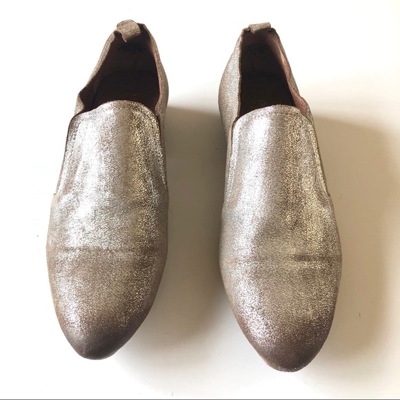 Seychelles Shoes - Metallic silver Seychelles with distressed toe Seychelles Shoes - Metallic silver Seychelles with distressed toe